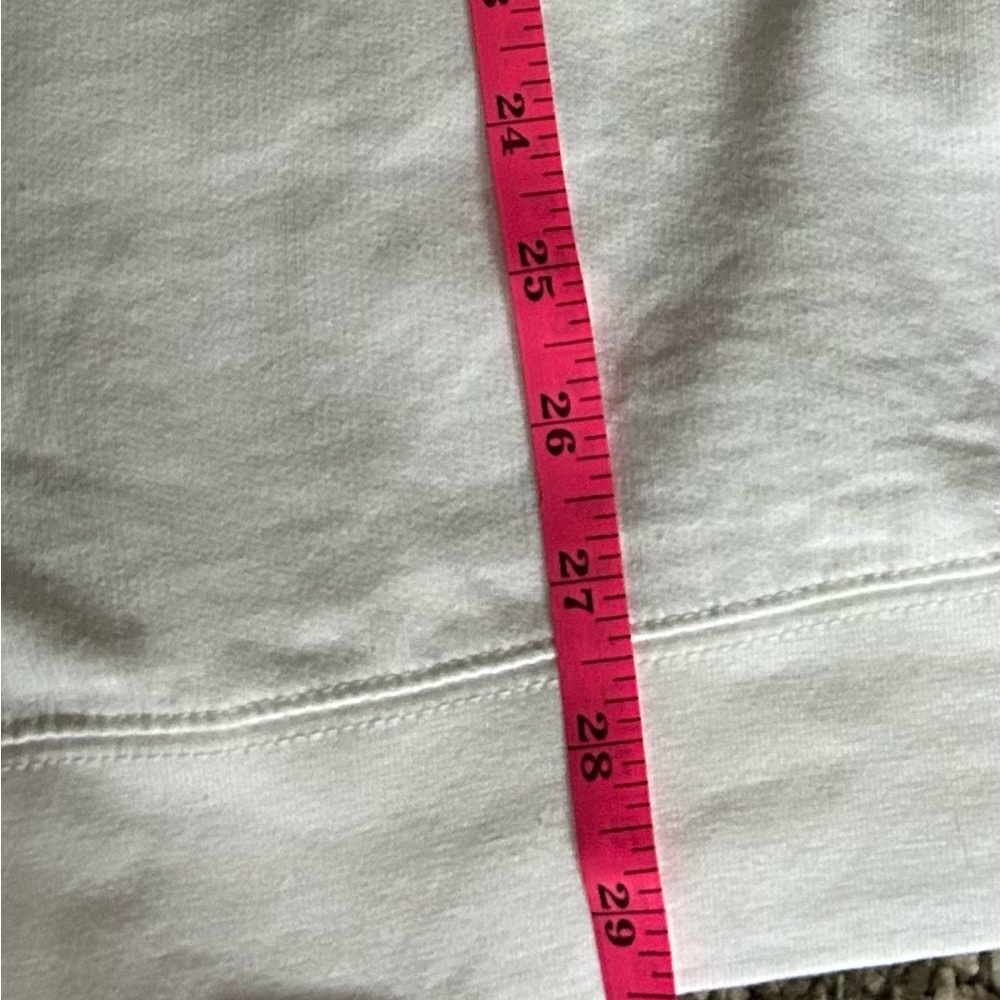 Taylor Swift White MIDNIGHT Sweatshirt.
L (men’s) it’s like a woman’s XL/XXL - Picture 8 of 8
